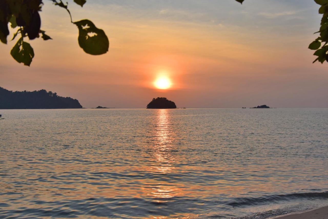 Avi Pangkor Kampong Pasir Bogak